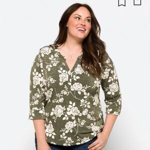 PAPERMOON- Clementa Split Neck Textured
Knit Top- Olive to Grey color- size 1x